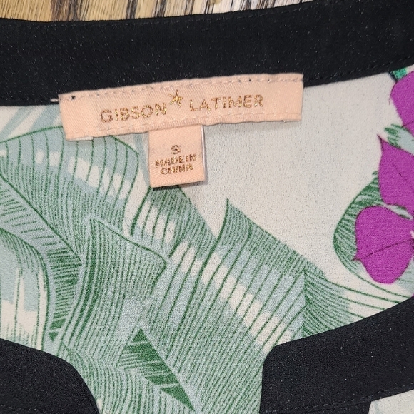 Gibson Sleeveless Black and White Mandarin Collar Blouse - Picture 2 of 5